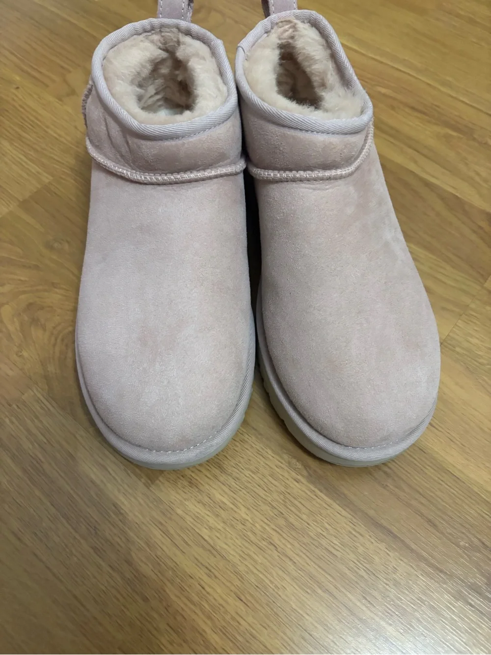EUC UGG Classic Ultra Mini Pink Boots Size 9